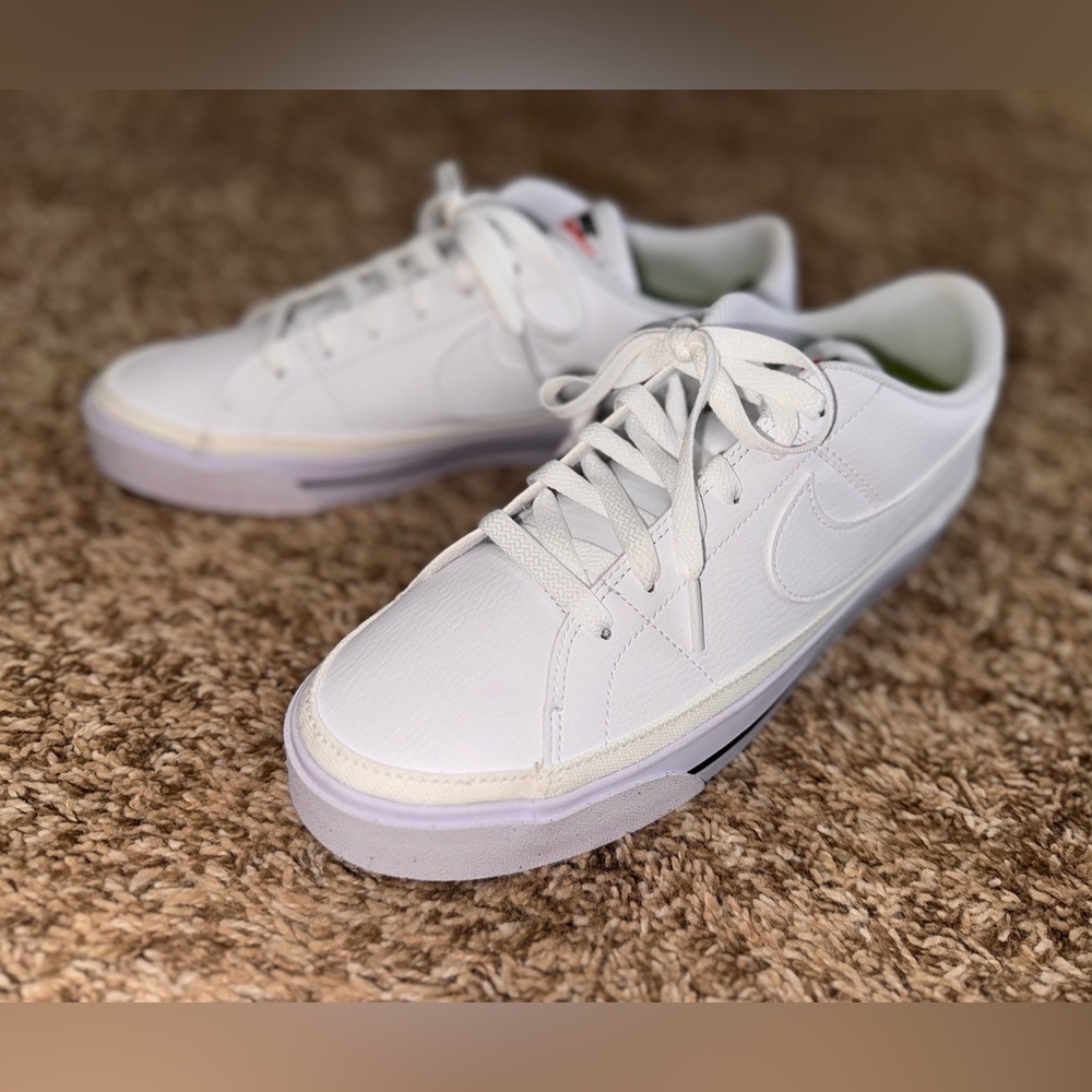 NWOT, Women’s Nike Court Legacy, Sz  11
